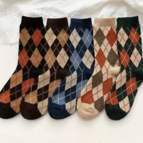 Unbranded Accessories - NWT 5 Pairs Women's British Plaid & Diamond Pattern Mid-Calf Socks.